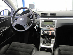 Bewertung VW Passat - Innenansicht Cockpit; anklicken zum Vergr&ouml;&szlig;ern