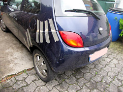 Unfallauto Ford Ka - Heckansicht; anklicken zum Vergr&ouml;&szlig;ern