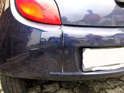 Unfallauto Ford Ka - Heckansicht; anklicken zum Vergr&ouml;&szlig;ern