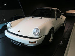Porsche Museum; anklicken zum Vergr&ouml;&szlig;ern