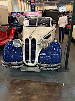 Oldtimer auf der Techno Classica 2023; anklicken zum Vergr&ouml;&szlig;ern