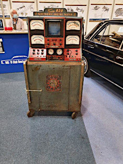 Electronic engine tester; anklicken zum Vergr&ouml;&szlig;ern