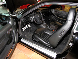 Innenraum / Cockpit des gebrauchten Maserati; anklicken zum Vergr&ouml;&szlig;ern
