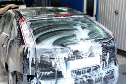 Auto gr&uuml;ndlich waschen und reinigen - mehr Erl&ouml;s beim Verkauf