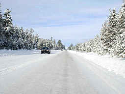 Schneebedeckte Stra&szlig;e
