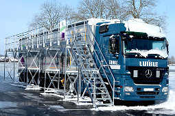 Das Enteisen des Hochplateaus ist Pflicht f&uuml;r Lkw-Profis. Foto: GS/dpp-AutoReporter